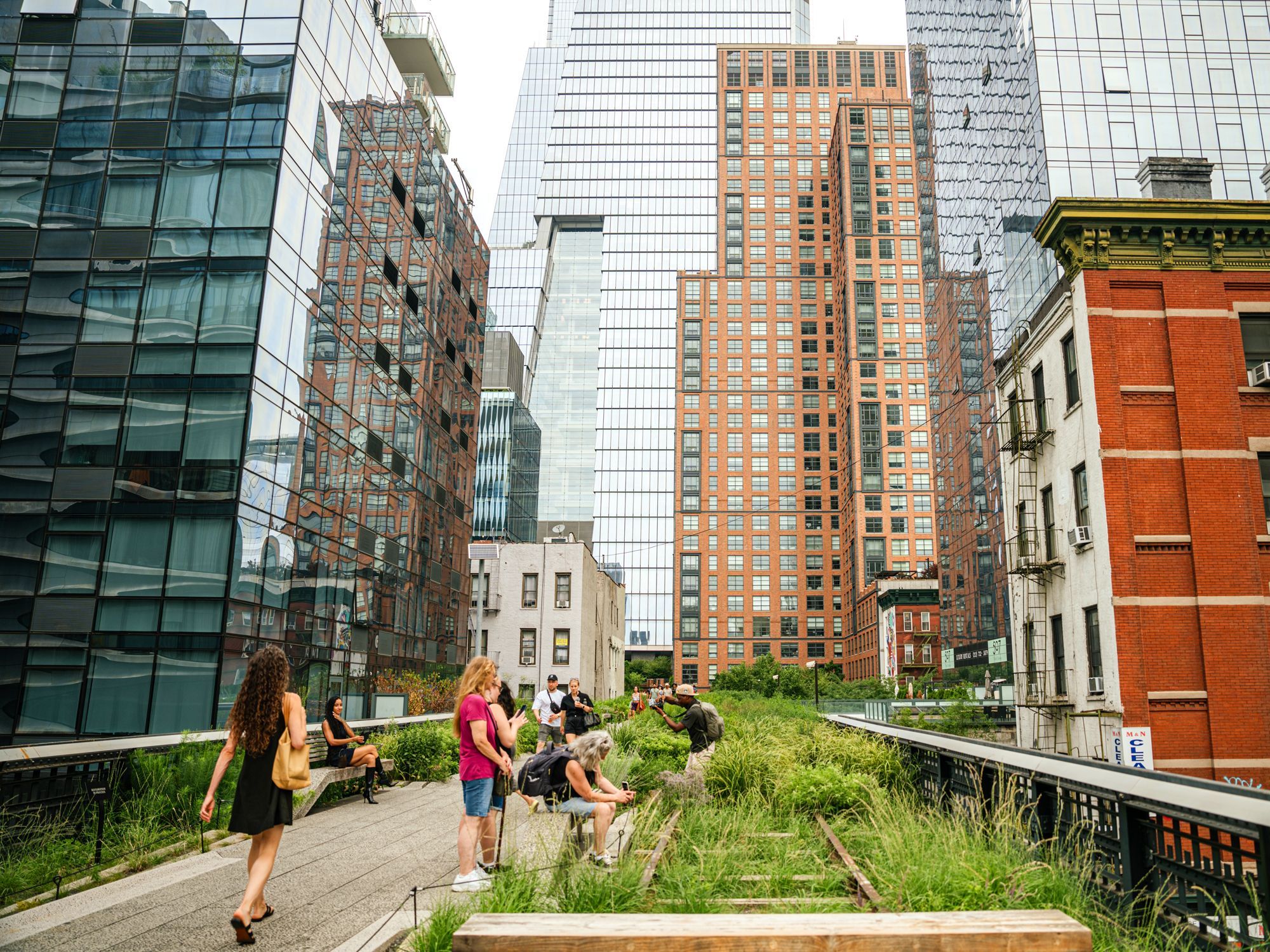 People strolling on New York City's High Line