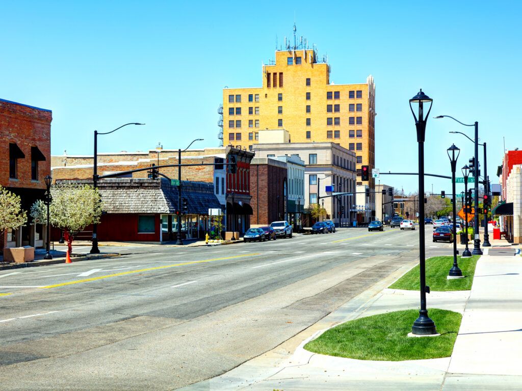 Road in downtown Salinas, Kansas