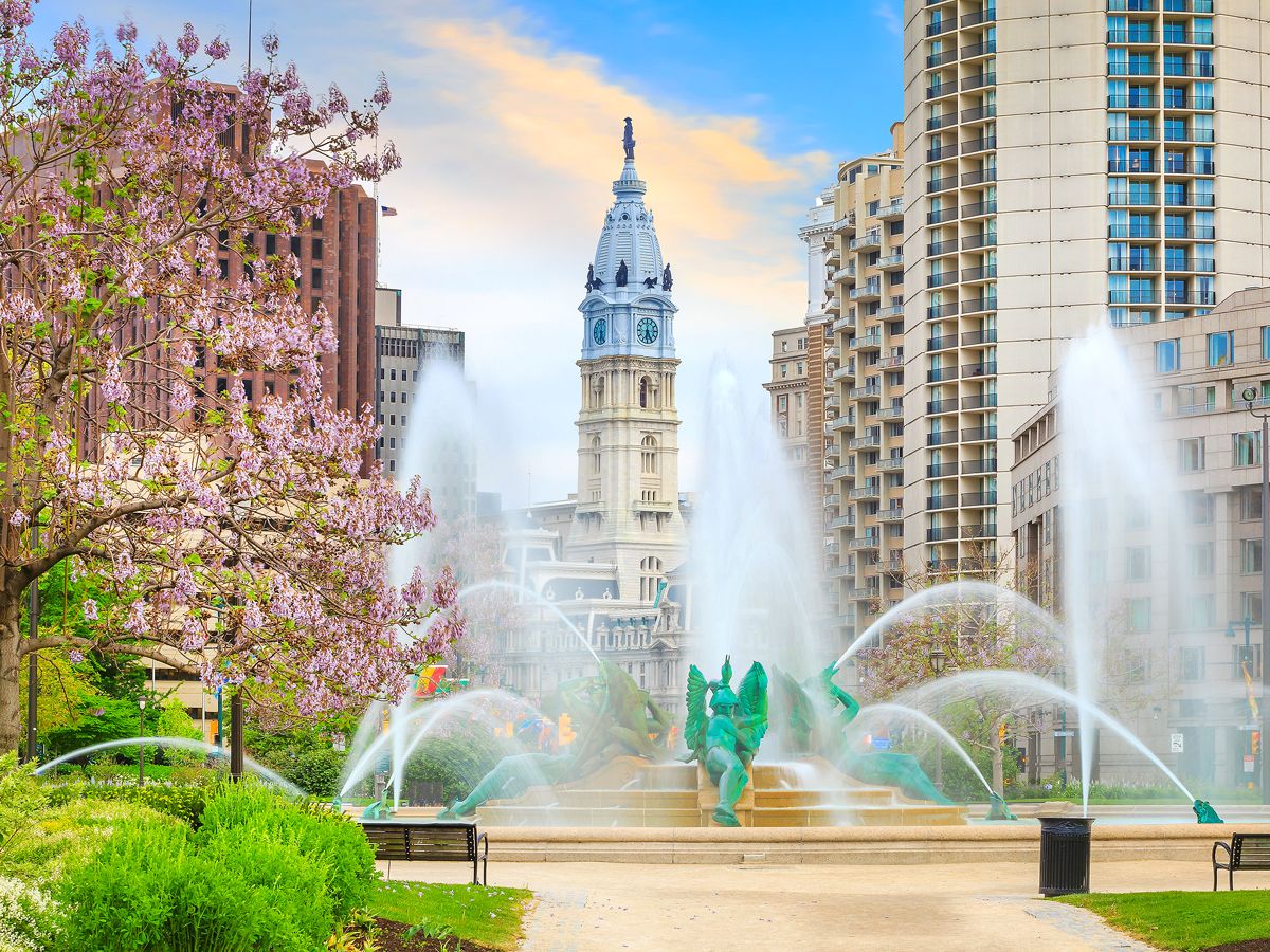 Swann Memorial Fountain with Philadelphia City Hall in background