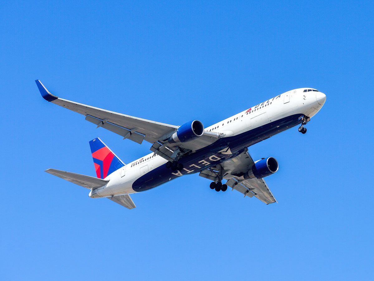 Delta Air Lines Boeing 767-300ER on approach to runway