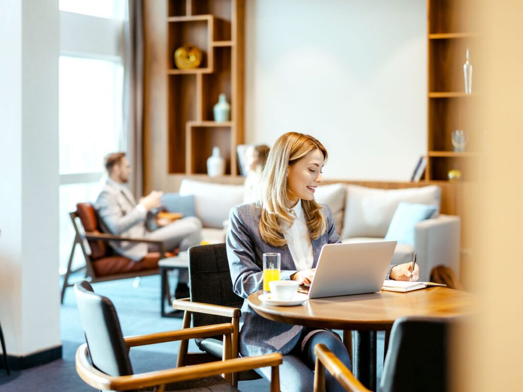 7 Etiquette Tips for Airport Lounges