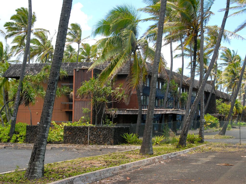Exterior of the abandoned Coco Palms Resort in Kauai