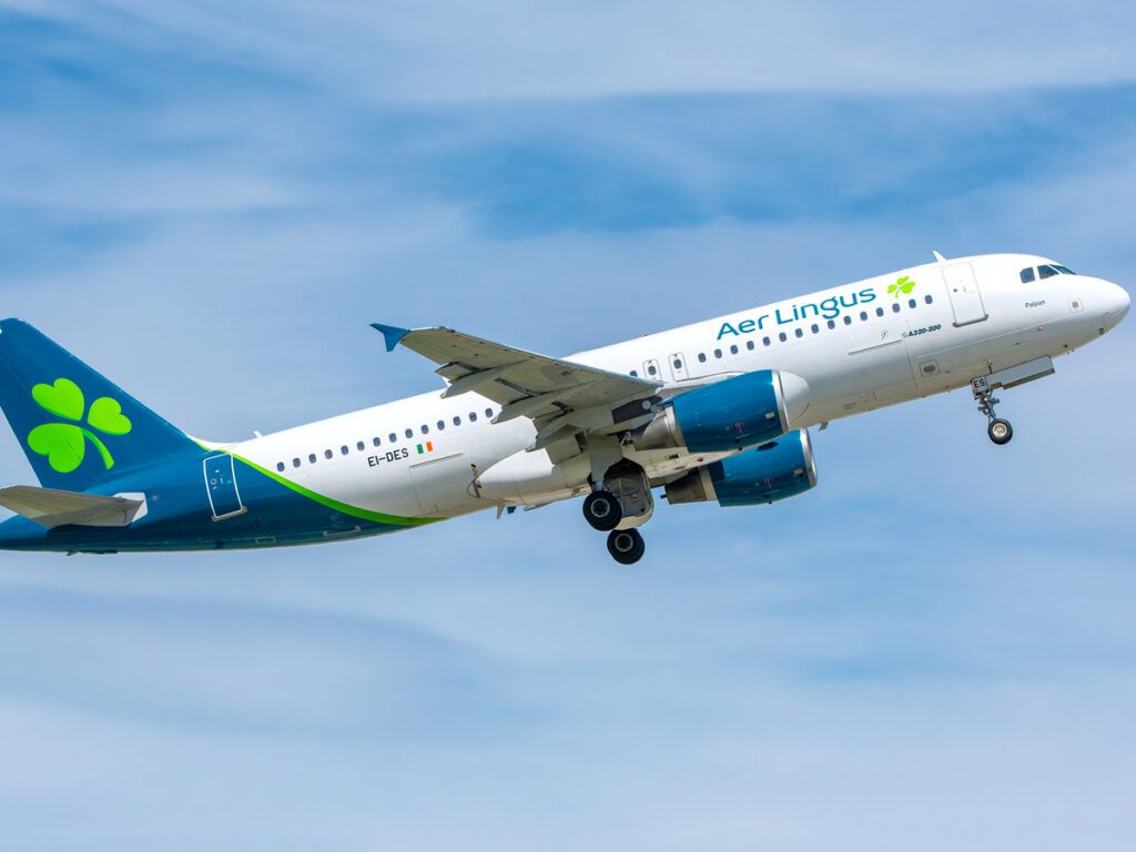 Aer Lingus Airbus A320 departing