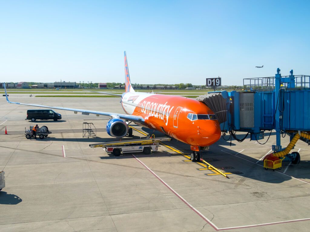A Sun Country Airlines Boeing 737-800 parked at the gate