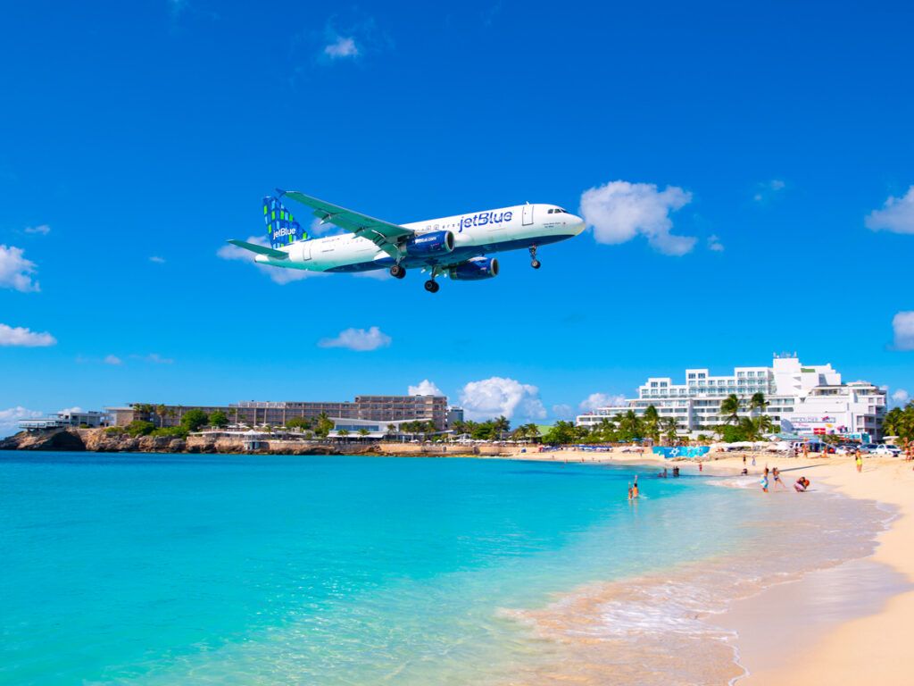 A JetBlue Airbus A320 landing over Maho Beach in St. Maarten