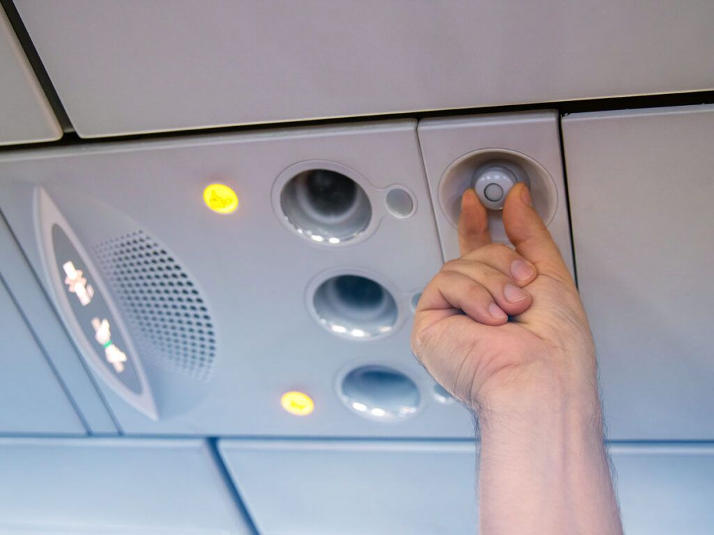 Passenger adjusting overhead air nozzle