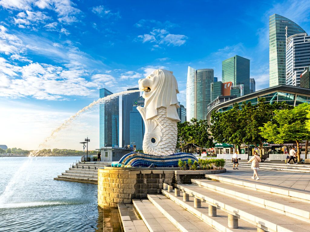 Merlion statue fountain at Merlion Park in Marina Bay, Singapore