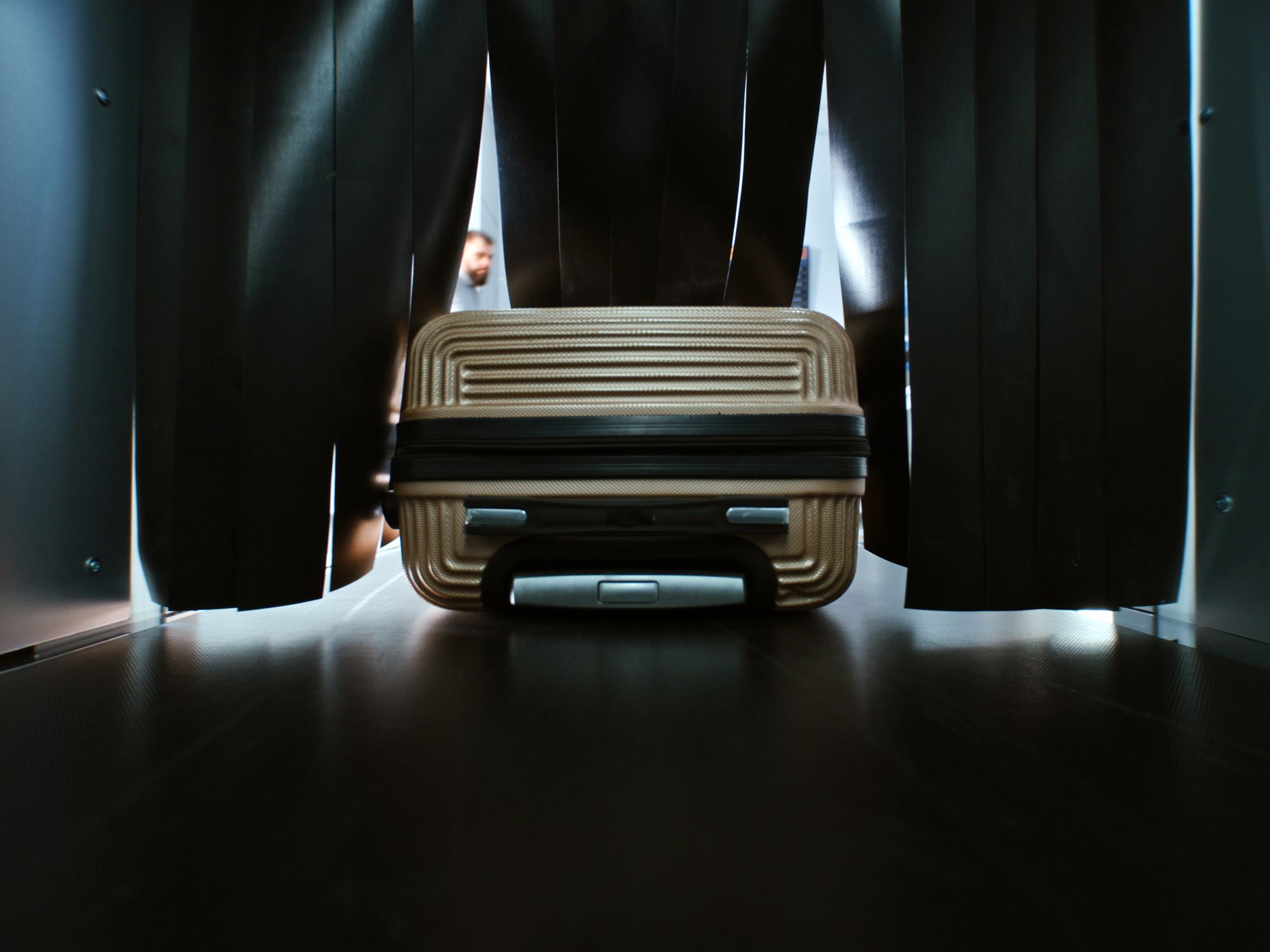 Luggage on conveyor belt to be X-rayed